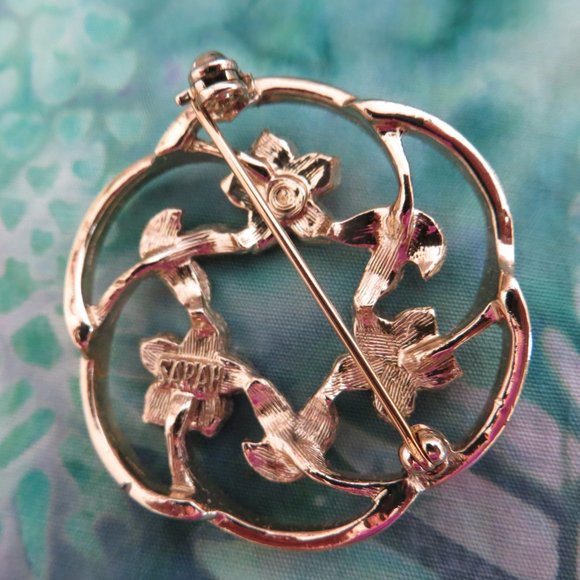 Sarah Coventry Vintage Brooch with flowers/leaves - Picture 3 of 3